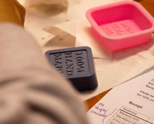 Pozamezna mala milca