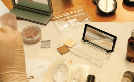 Utrinki z delavnice mineralnih ličil